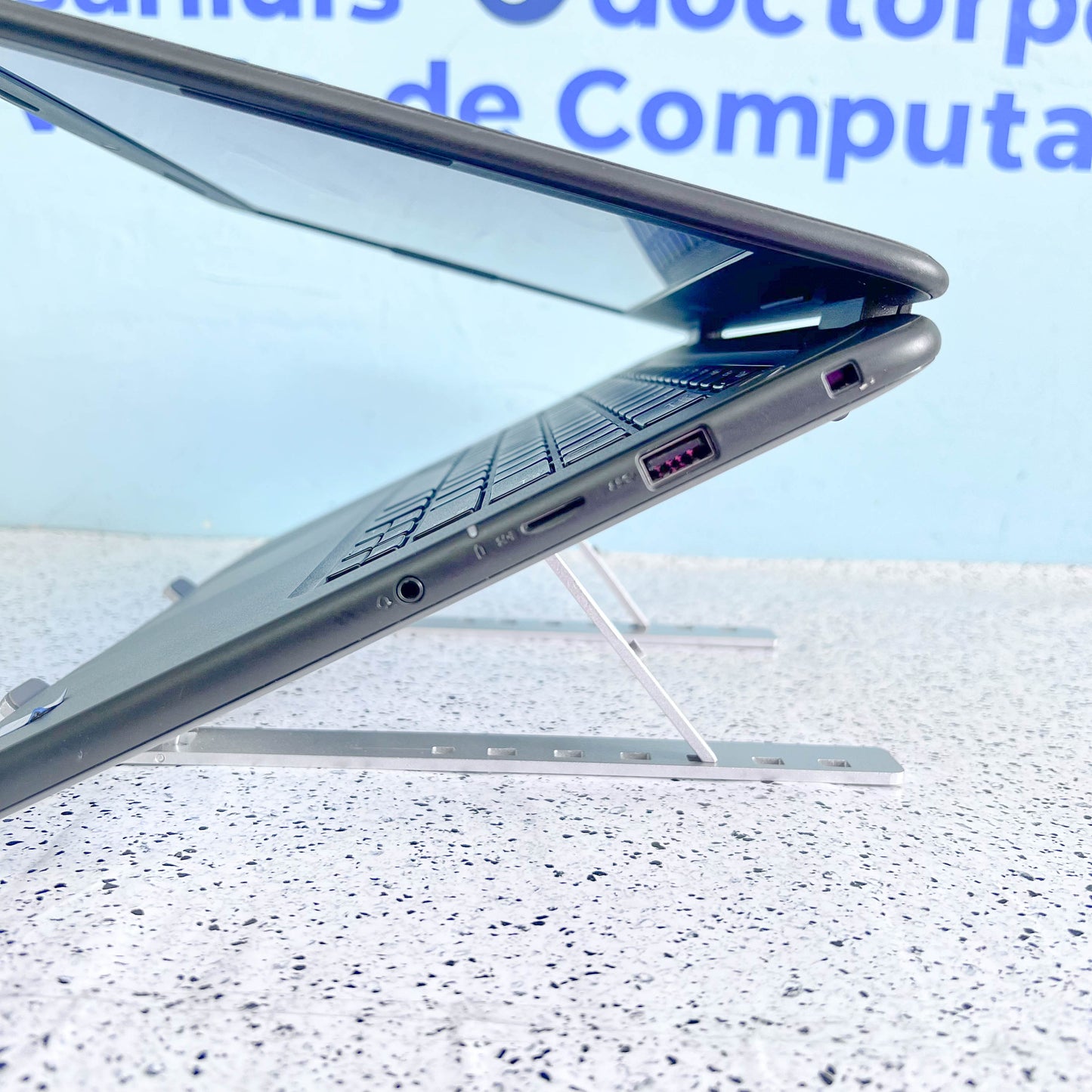 Dell Latitude 3300